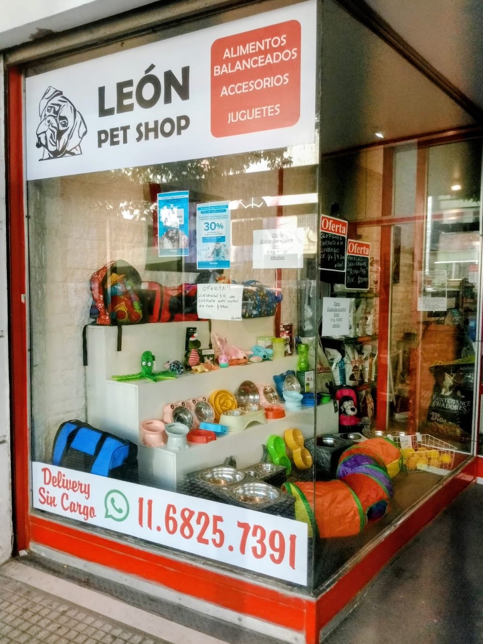 Local de León Pet Shop en Villa Urquiza